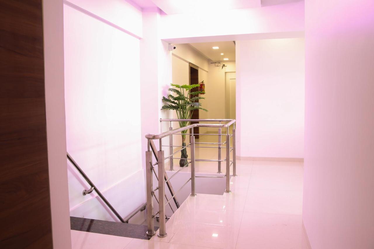 Hotel Apple Inn Navi Mumbai Esterno foto
